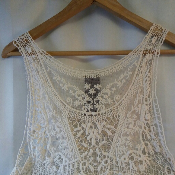 WallpapHER Boho Sleeveless Delicate Lace B… - Picture 4 of 7